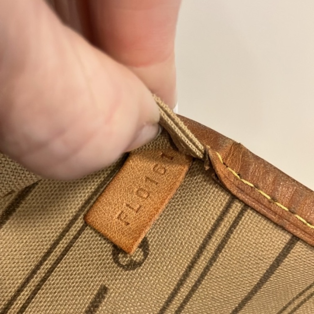 Louis Vuitton monogrammed Neverfull GM tote bag - Picture 9 of 9